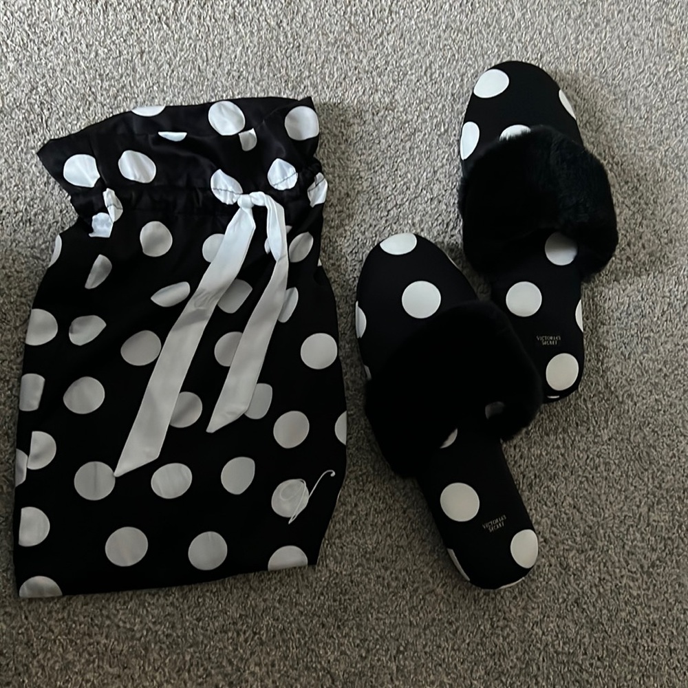 NEW Victoria’s Secret signature polka dot satin slippers